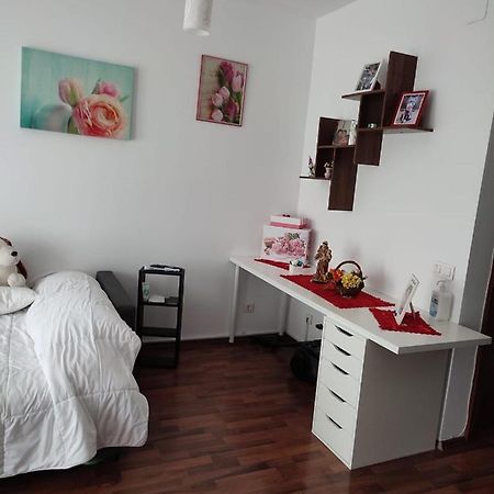 1 Room Apartment In Titan Bukarest Kültér fotó