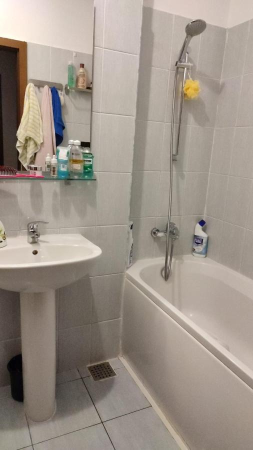 1 Room Apartment In Titan Bukarest Kültér fotó